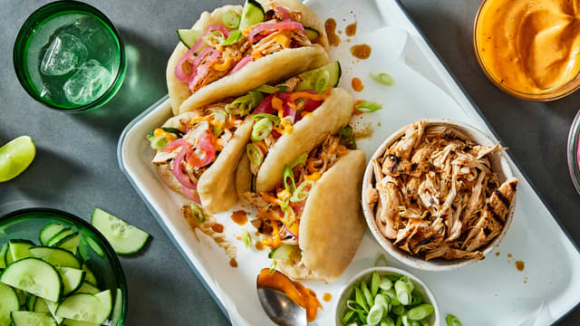 Hjemmelagde bao buns med kylling og koreansk BBQ-majones