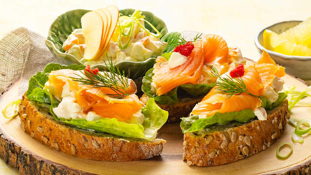 Røkt laks med frisk eplesalat