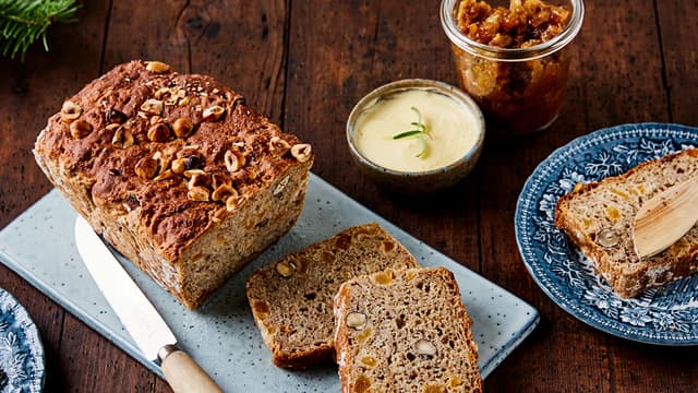 Grovt krydderbrød med nøtter og aprikos