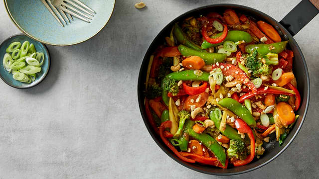Grønnsakswok med oystersauce og ingefær
