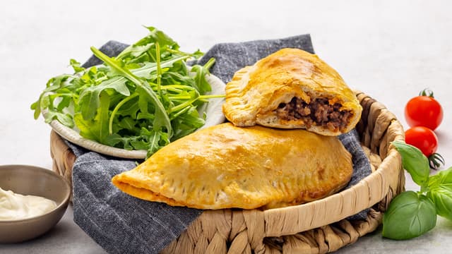 Calzone med kjøttsaus