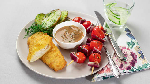 Fish & Crisp med ovnsbakte tomater og peppersaus