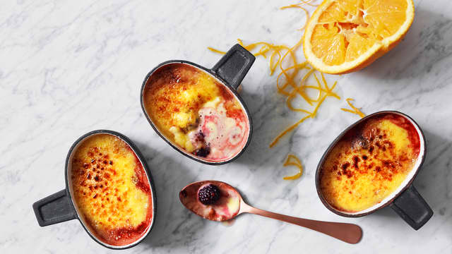 Mascarponegratinerte bjørnebær med appelsin