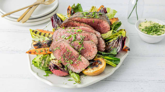 Ytrefilet med grillede grønnsaker og bearnaise