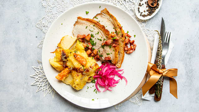 Ribbenstek med rotgrønnsakgrateng