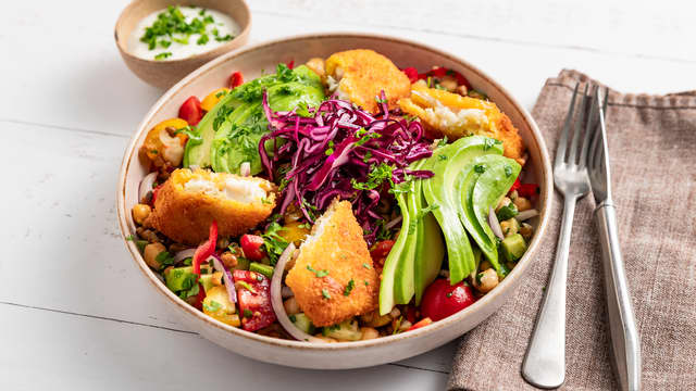 Sprøbakt hyse med linse- og kikertsalat