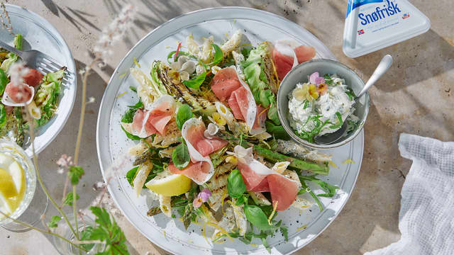 Pastasalat med spekeskinke og gode grønnsaker