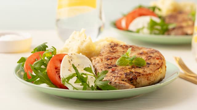 Saftig italiensk ytrefilet med mozzarellasalat