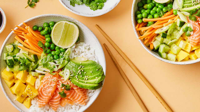 Poke bowl med ponzusaus