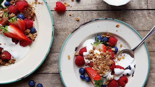 Bær med hjemmelaget crumble