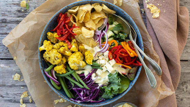 Salatbowl med karristekt blomkål