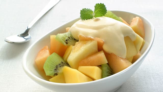 Eksotisk frukt med råkrem