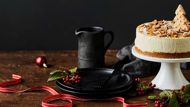 Ostekake med pepperkakebunn