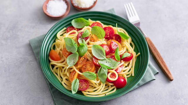 Spagetti med små tomater