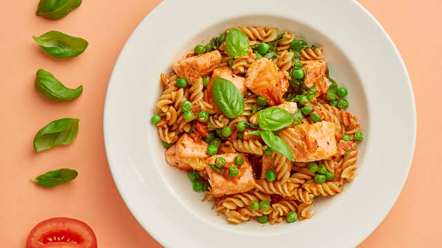 Pasta med laks og erter