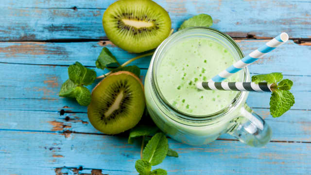 Kiwi og mango-smoothie