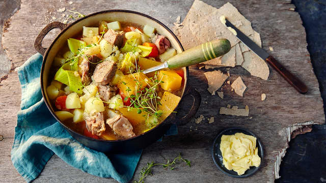 Kjøttsuppe med salt lammekjøtt