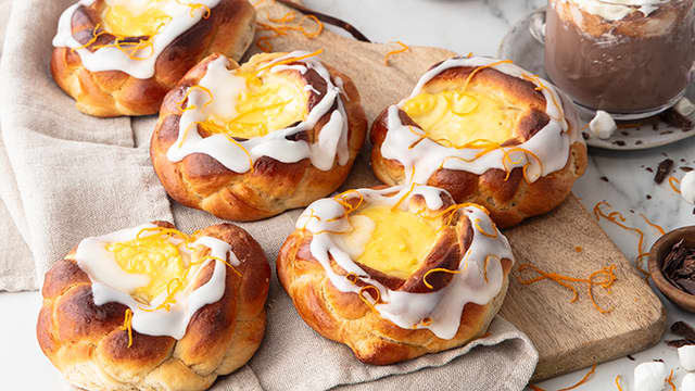 Fletteboller med appelsinglasur