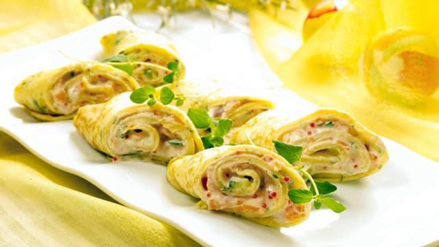 Urtepannekaker med røkelaks og créme fraîche