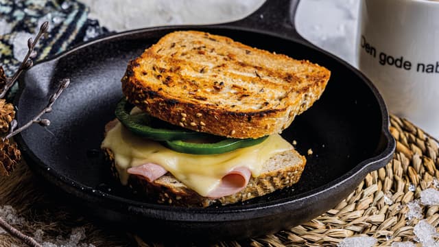 Toast med skinke og paprika