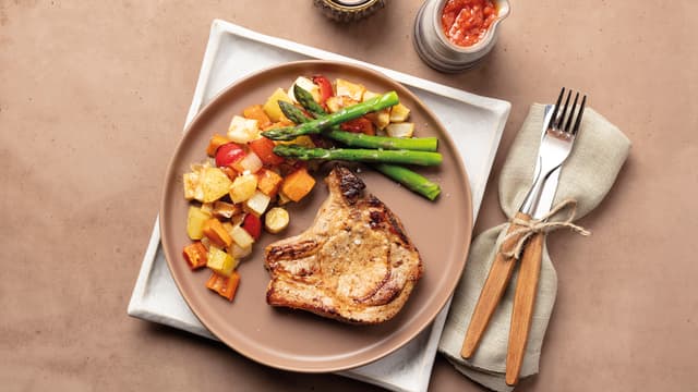 Koteletter med ovnsbakte grønnsaker