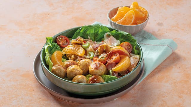 Kyllingkjøttboller med klementin- og spekeskinkesalat