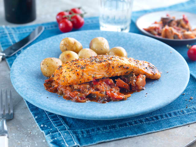Ovnsbakt laks med ramsløk og ratatouille