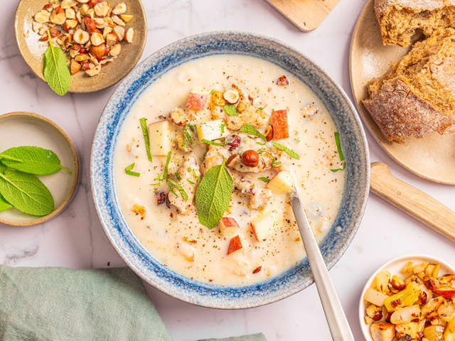 Sellerirotsuppe med eple og kylling