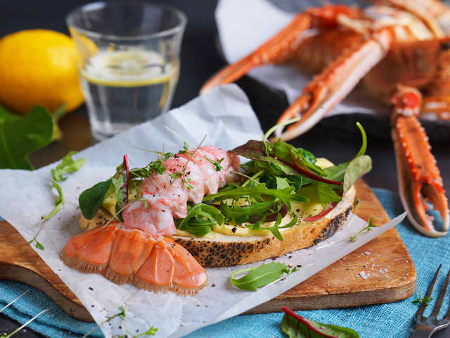 Kokt sjøkreps med loff og majones