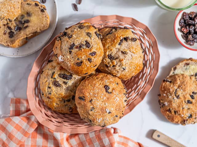 Yoghurtboller med kanel og rosiner