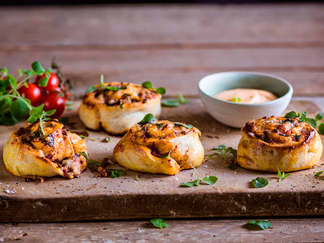 Enkle pizzasnurrer med kjøttdeig