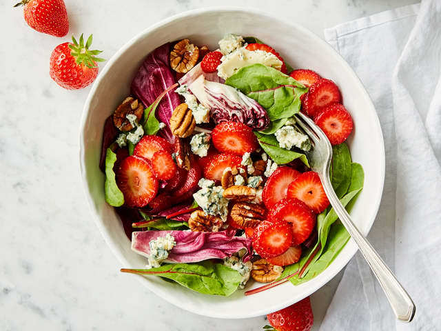 Jordbærsalat med blåmuggost