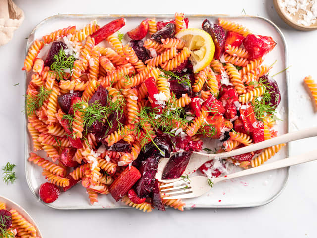 Pastasalat med rotgrønnsaker