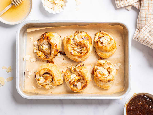 Butterdeigsterter med chevre og fiken