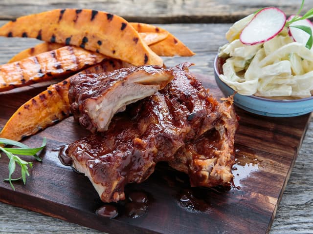 Spareribs med grillet søtpotet