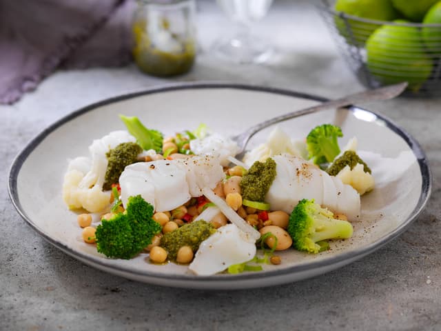 Torskefilet med pesto og bønnesalat
