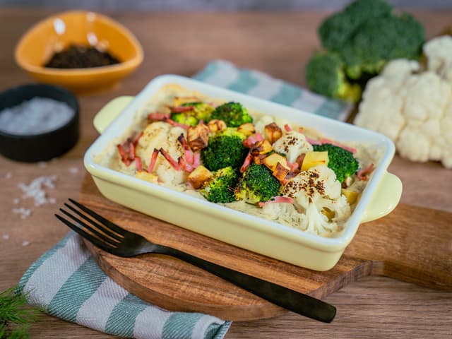 Potet- og blomkålgrateng med skinke