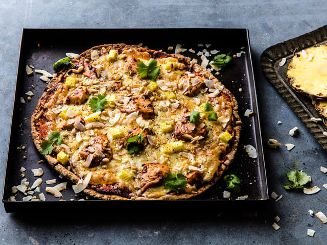 Fullkornspizza med kylling og ananas