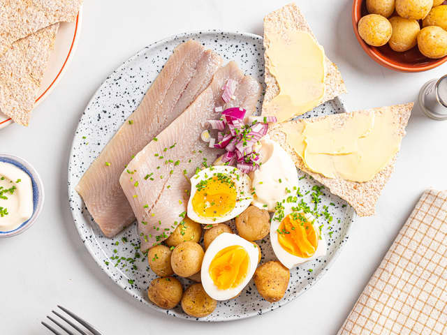 Klassisk sild og poteter