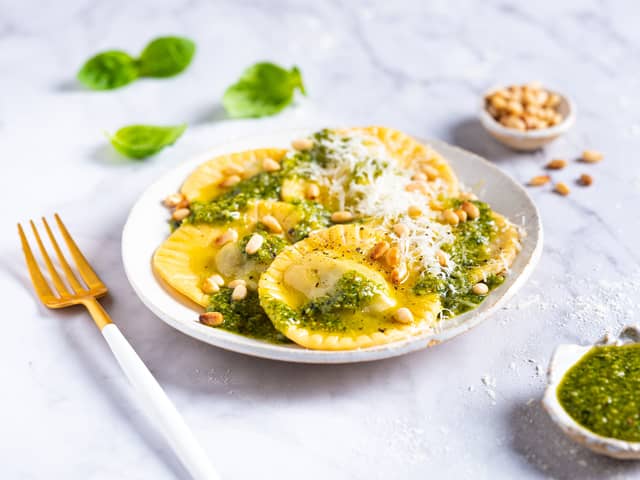 Ravioli med ricotta og spinat