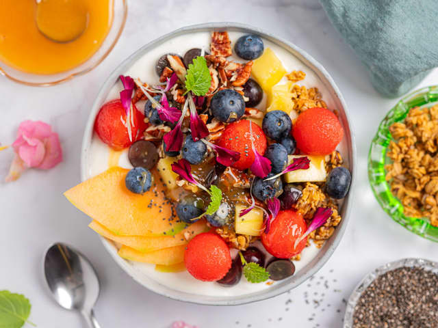 Yoghurtbowl med frukt og nøtter