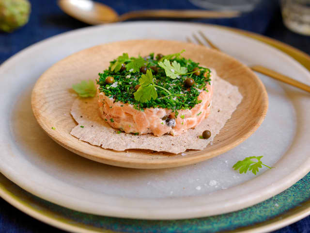 Rakfisktartar med gressløk og grønn pepper
