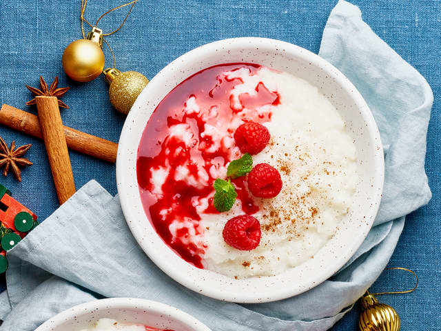 Vegansk riskrem med rød saus