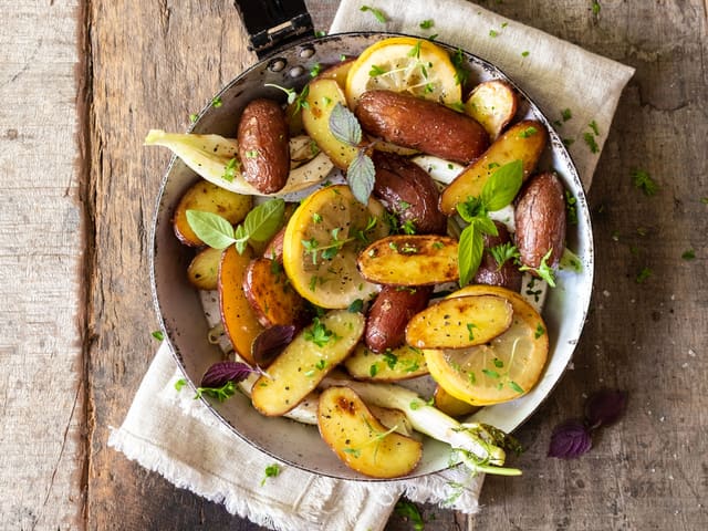 Ovnsbakte poteter med fennikel og sitron