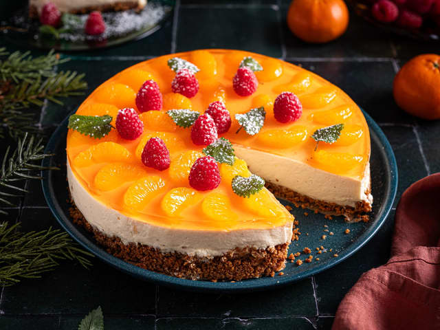 Ostekake med pepperkakebunn og appelsingelé