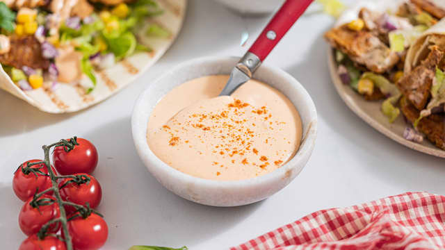 **Kebabdressing:** Bland alle ingrediensene i en bolle. Smak til med salt, pepper og cayennepepper.