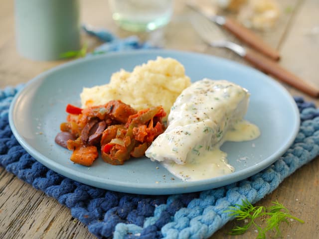 Lettsaltet torsk med kremet hvitløksaus