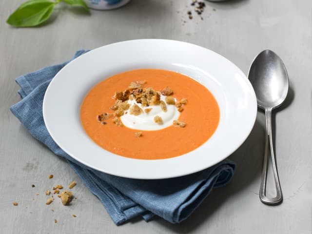 Tomatsuppe med yoghurt