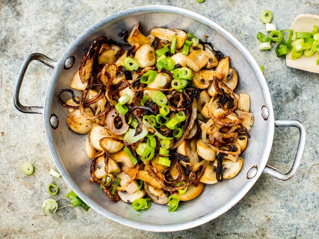Stekt sopp og løk
