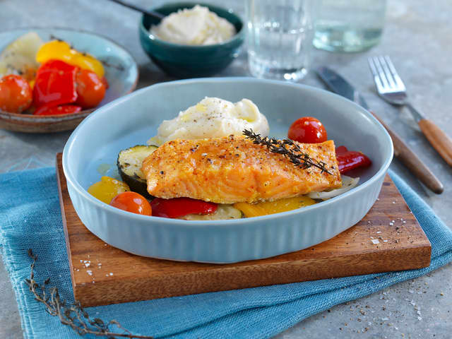 Papayamarinert laksefilet med middelhavsgrønnsaker og potetmos